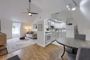Apt. 1 at Witmer Estate, Near Amish Attractions - Image 3