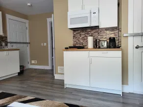Private,Cozy, Spacious full of natural light Suite - Image 3