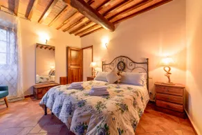 Podere Vergianoni immersed in Chianti with swimming pool - Image 5