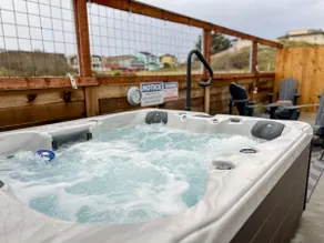 New Luxurious Home! Hot Tub! 2 min walk to Beach! - Image 5