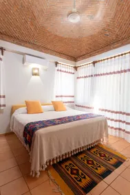 Hidden Gem! Charming 2 Bedroom Vacation Home! - Image 4