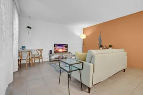 Cute Townhome with Community Pool 5 mins to TMC - Image 3