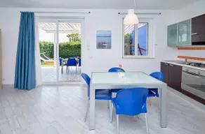 Scirocco, Holiday Home with garden and terrace ,100 mt from the sandy beach - Image 2