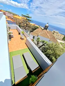 Apartment with ocean and mountain views. Penthouse - Image 4
