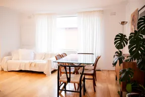 Lovely one-bedroom apartment with parking - Image 4