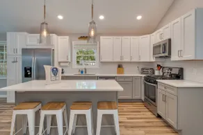 The Caspian. A Mid-Century Modern Bayside Retreat - Image 5
