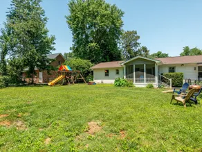 10mins to downtown Ranch living on 1/2 acre - Image 3