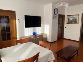 Large Apartment with 3 Bedrooms - Image 2