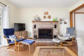 Cheerful 3 BR Boone Lake Lakefront Vacation Home - Image 5