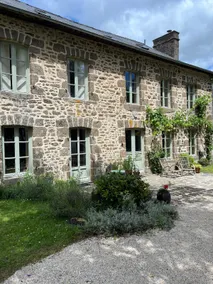 Spacious 4-Bed Family Country Home w Pool/Gardens - Image 5