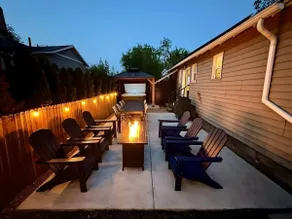1930s Bungalow: Salt Water Pool, Hot Tub, Big Yard - Image 4