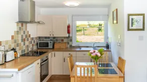 Ta Mill Cottages & Lodges - Meadowview Chalet 4 - Image 4