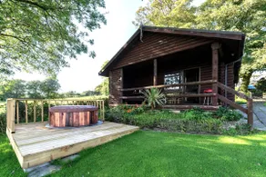 Ta Mill Cottages & Lodges - Meadowview Chalet 1 - Image 1