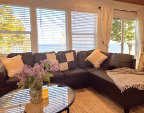 Cozy Lakeside Getaway: Relax. Refresh. Repeat. - Image 4