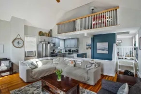 Spacious Beach House Top Floors - Walk Everywhere! - Image 5