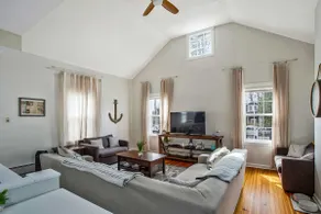Spacious Beach House Top Floors - Walk Everywhere! - Image 3