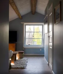 Simple house with nature and salmon fishing nearby - Image 3
