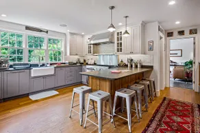 Cheerful coastal retreat - antique meets modern - Image 2