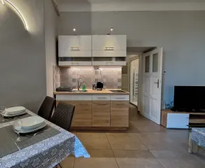 Modern Parkside Garden View Apartment - Image 2