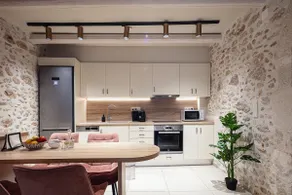 Philikon Luxury Suites - Image 2