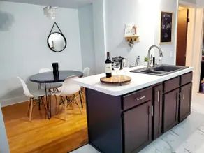 Relaxing & Spacious 2 BD Apt - 5 mins from DT GR - Image 4