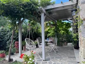Cheerful 3-bedroom vacation home with garden - Image 3