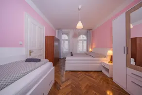 1 Bob's Apartment: 2 bedrooms + living room - Image 2