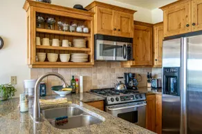 Great Rates, Hot Tub, Tranquil Views & Location - Image 2