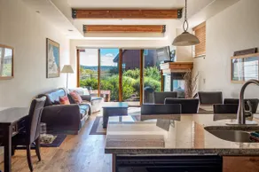 Great Rates, Hot Tub, Tranquil Views & Location - Image 3