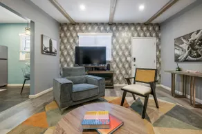 Designer’s Sleek Hillside Retreat. Best Location! - Image 4