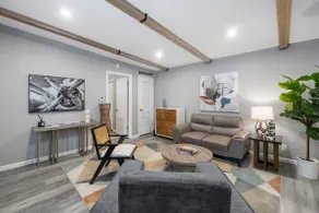 Designer’s Sleek Hillside Retreat. Best Location! - Image 2