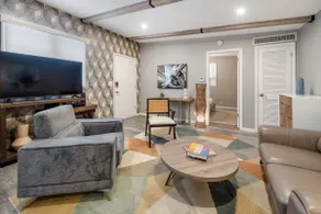 Designer’s Sleek Hillside Retreat. Best Location! - Image 3