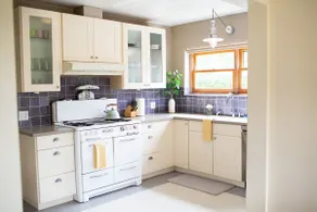 Yellow Door Bungalow - Image 2