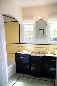 Yellow Door Bungalow - Image 3