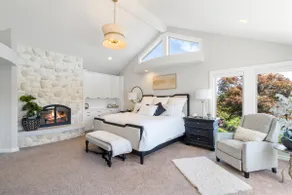 Beautiful Horseshoe Lakefront Mansion - Image 3