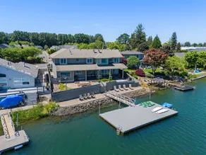 Beautiful Horseshoe Lakefront Mansion - Image 2