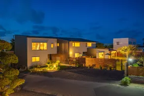 Beachside Villa for rent (1 group per day only) Up to 10 people Pets welcome 150 tsubo of natural grass BBQ - Image 2