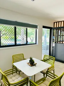 SMILEY'S BEACH HOUSE. \nOcean Views 100m to Water  Walk to everything. - Image 4