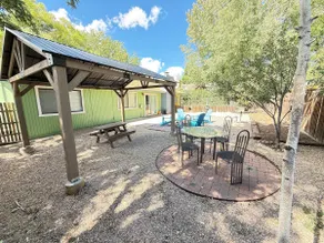 Midcentury Ranch w/AC, Fully Fenced Yard, 2 Car Garage, WD, 5 HD TVs, Fast WiFi - Image 5