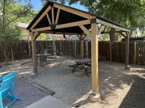 Midcentury Ranch w/AC, Fully Fenced Yard, 2 Car Garage, WD, 5 HD TVs, Fast WiFi - Image 4