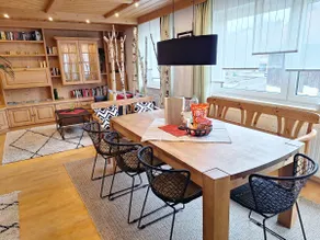 Plenty of space for families and groups, with a garden - Image 5