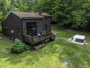 Modern Upstate Gem Surrounded by Trees and Hot Tub - Image 4