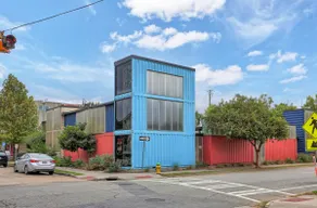 5-Min Walk to Starland Yard, Fast WiFi, Modern Apt - Image 3