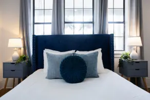 5-Min Walk to Starland Yard, Fast WiFi, Modern Apt - Image 2