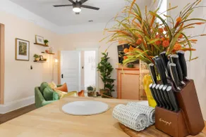 Georgia Peach Apt, Near SCAD + Starland, Fast WiFi - Image 4