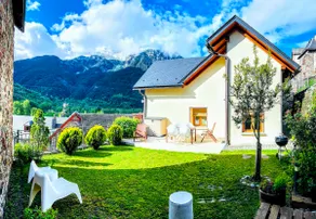 House with Garden in the Pyrenees. Posets Natural Park - Image 2