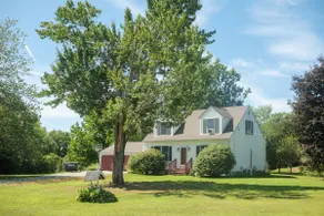 Spacious Country Home, Hot Tub, Fire Pit, Deck - Image 2