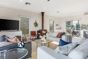 Coastal Style Pavilion House, Sea Views, Big Decks 1 street from Beach -Duney\n - Image 3