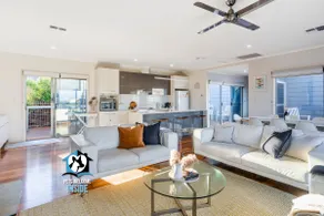Coastal Style Pavilion House, Sea Views, Big Decks 1 street from Beach -Duney\n - Image 2