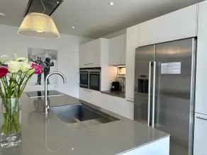Observatory Retreat: Luxury Jericho Townhouse with Parking - Image 2
